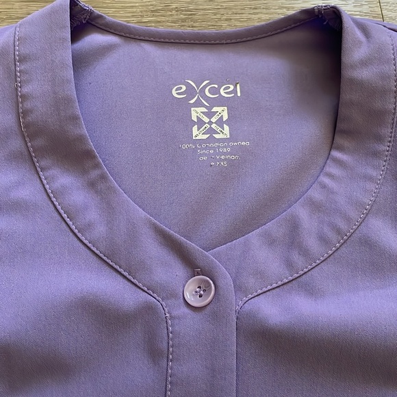 NWOT EXCEL scrub, xs. Stretchy fabric. - Picture 2 of 4
